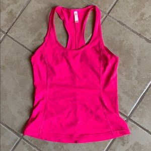 Women’s Lucy athletic top